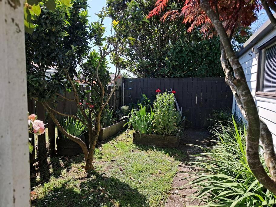Sweet Guesthouse Waitara Экстерьер фото